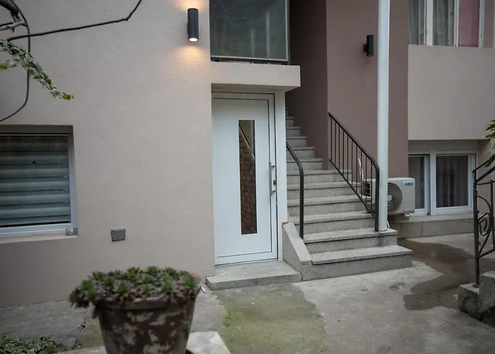 Tanis Apartments