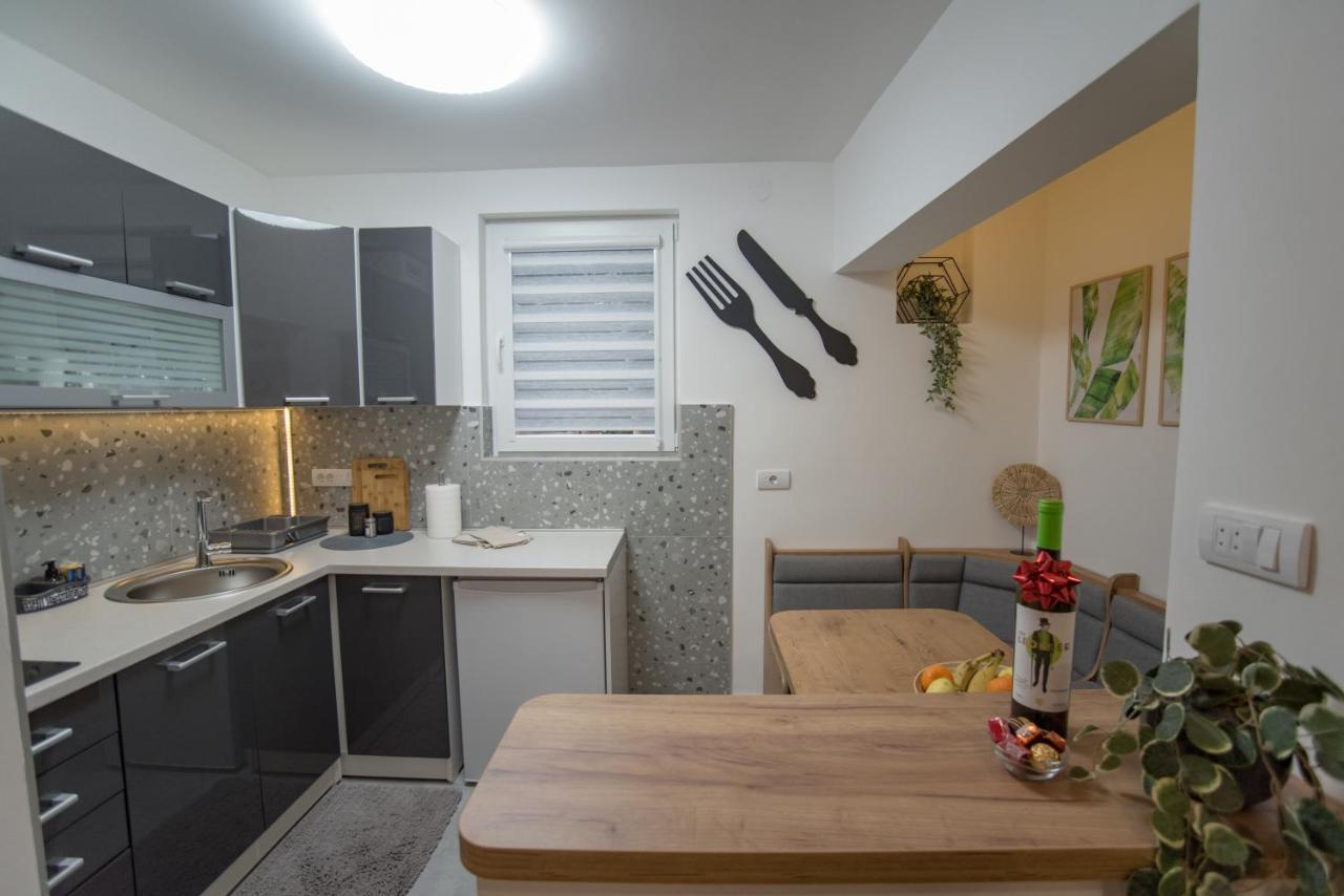 Tanis Apartment