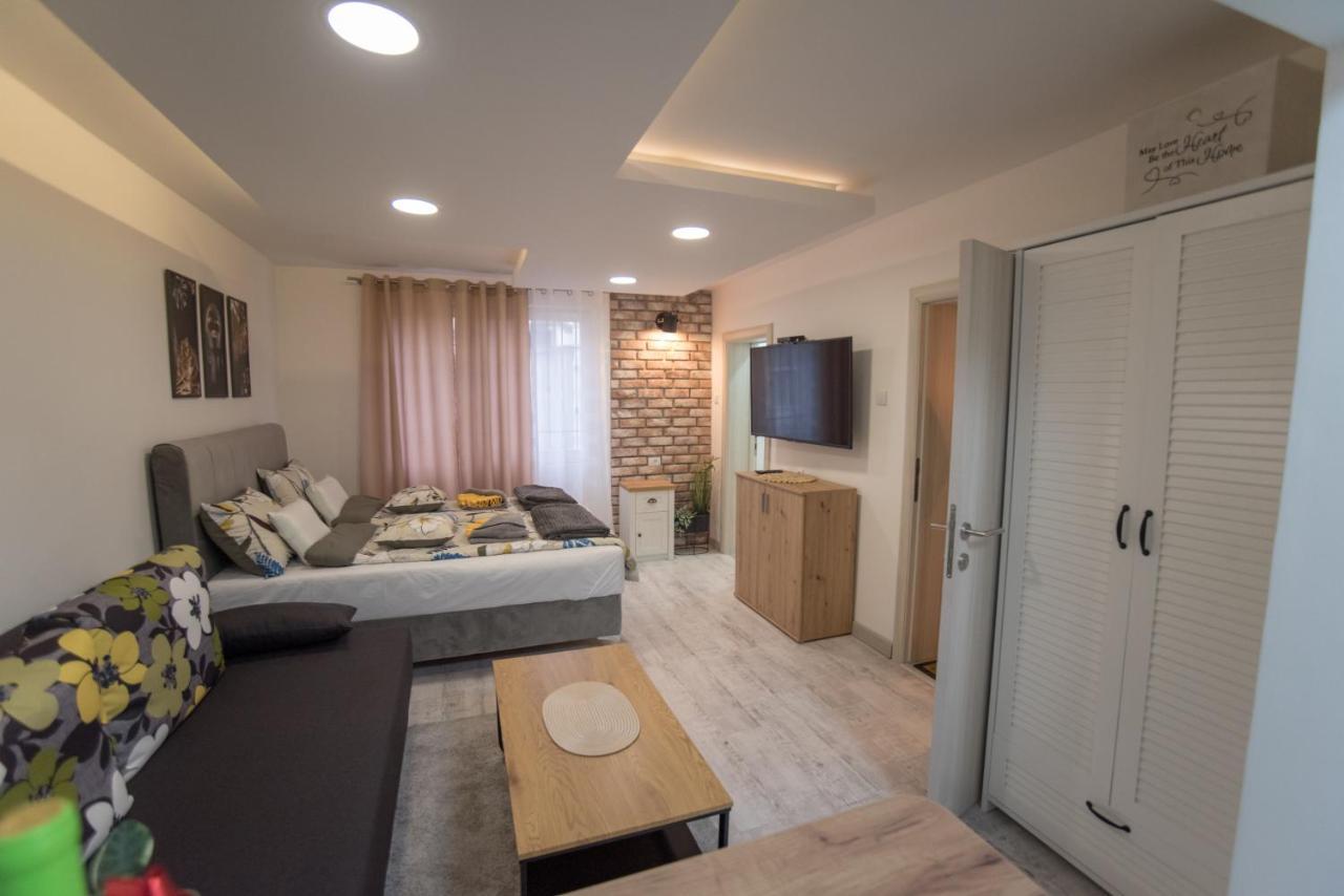 Tanis Apartment *